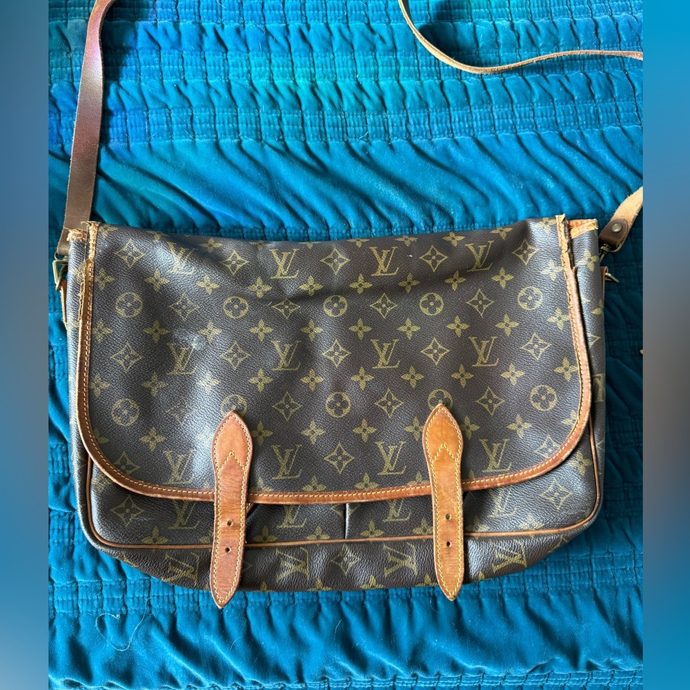 Authentic Louis Vuitton - Picture 2 of 11